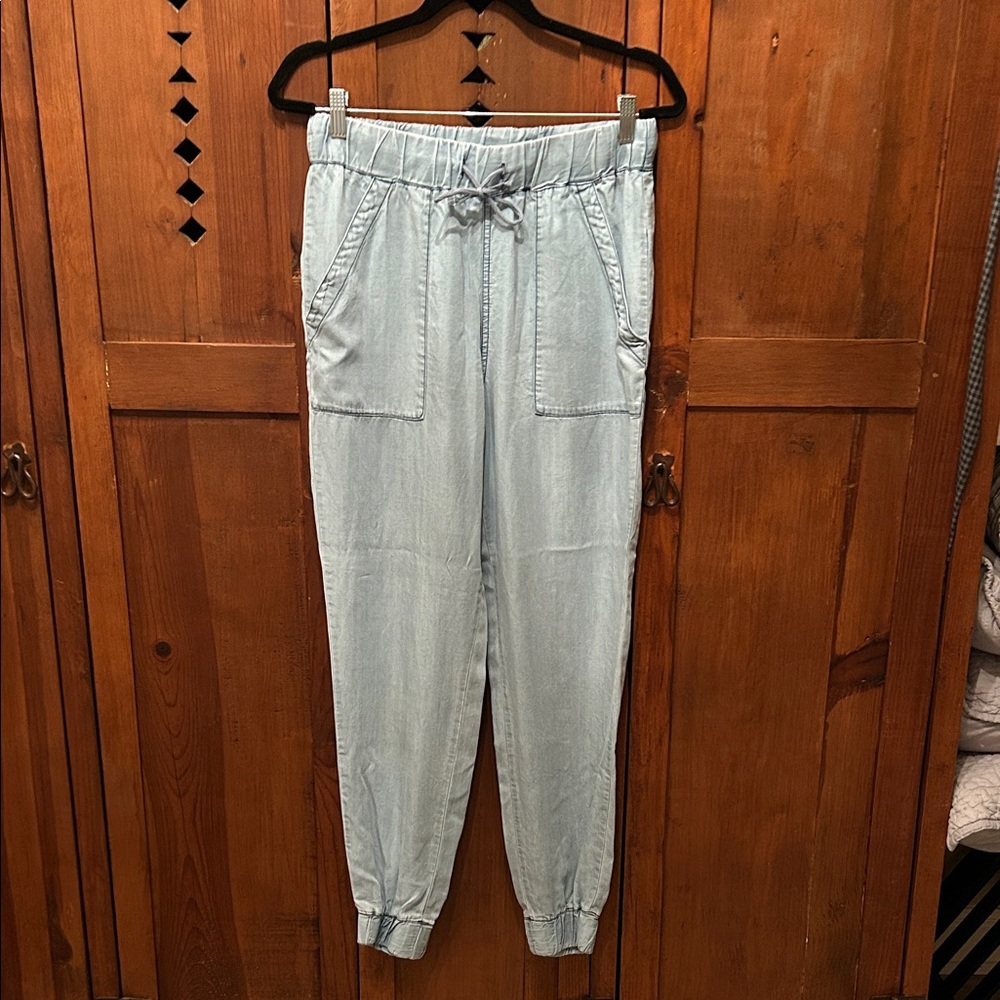 Velvet Heart Light Wash Chambray Jogger Pants